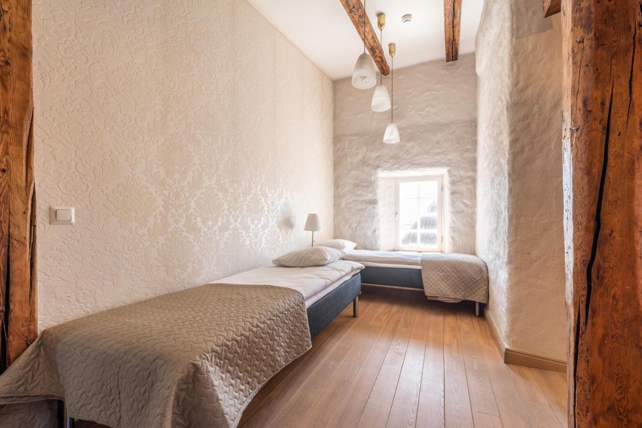 Old Town - Unique Tower Apartment ทาลลินน์ ภายนอก รูปภาพ